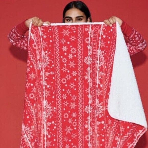 Victoria Secret PINK Sherpa Blanket 60"x50 ' Red & White Holiday 2022 New Sealed - Picture 8 of 9